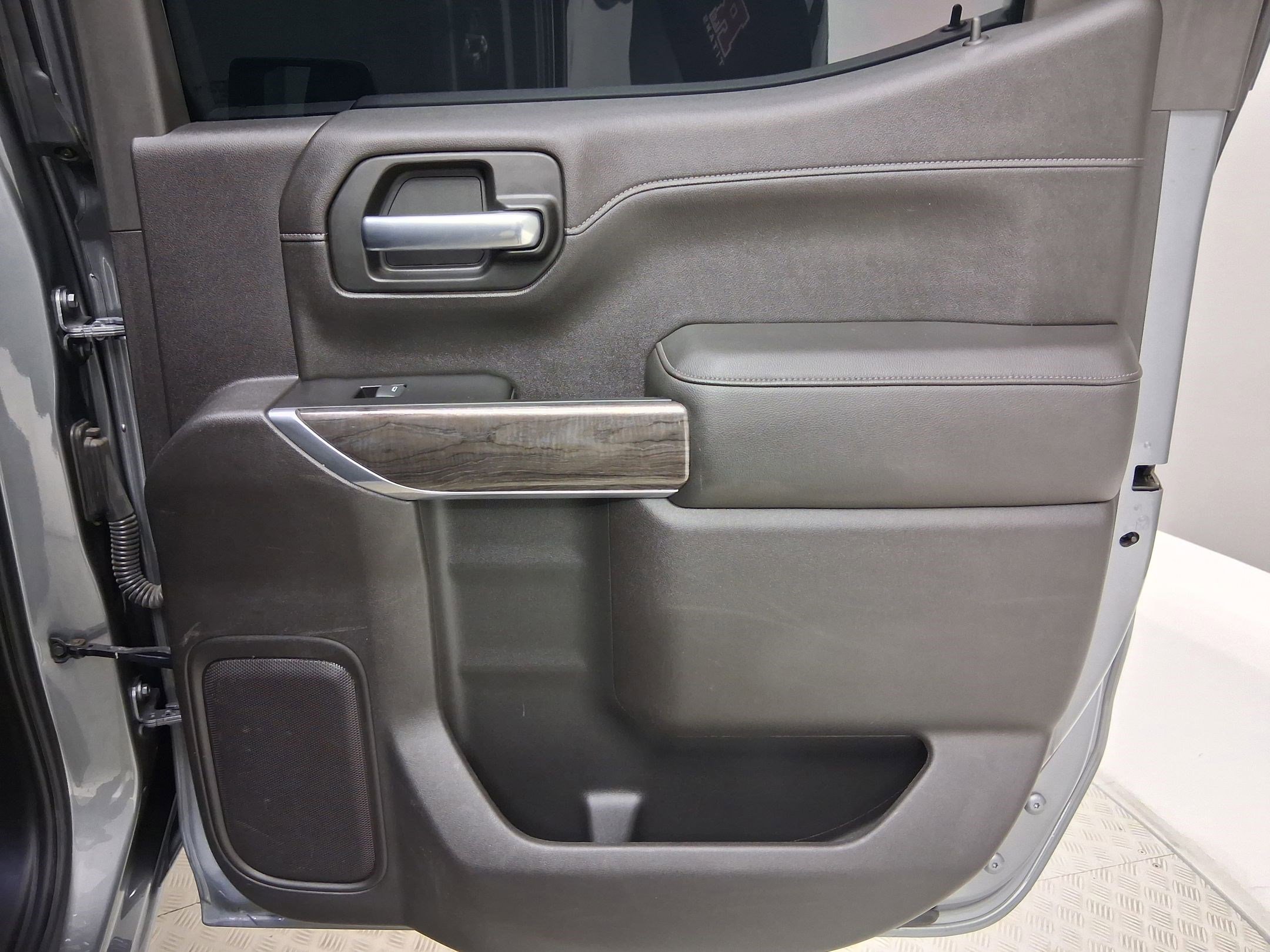 Used 2020 Chevrolet Silverado 1500 LTZ w/ LTZ Plus Package RWD image 32