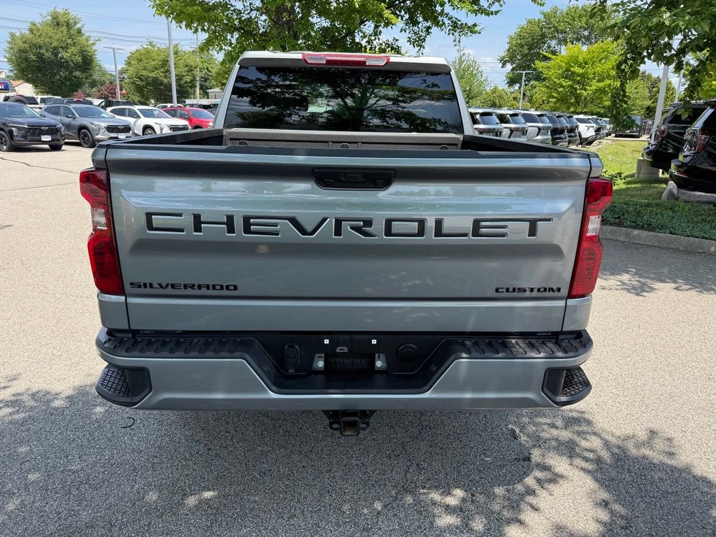 Used 2026 Chevrolet Silverado 1500 Custom w/ LPO, Dark Essentials Package AWD/4WD image 4