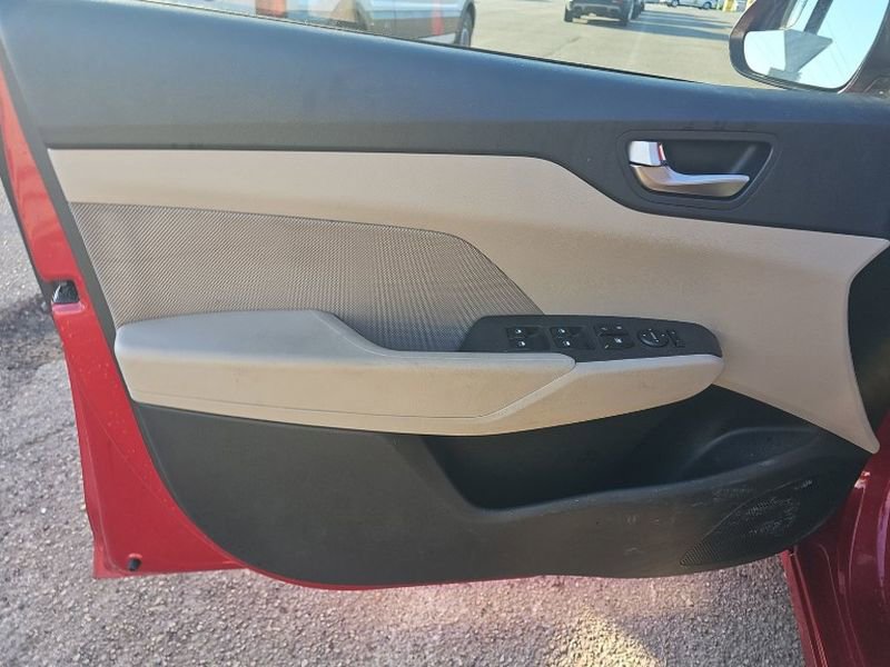 Used 2022 Hyundai Accent Limited image 13