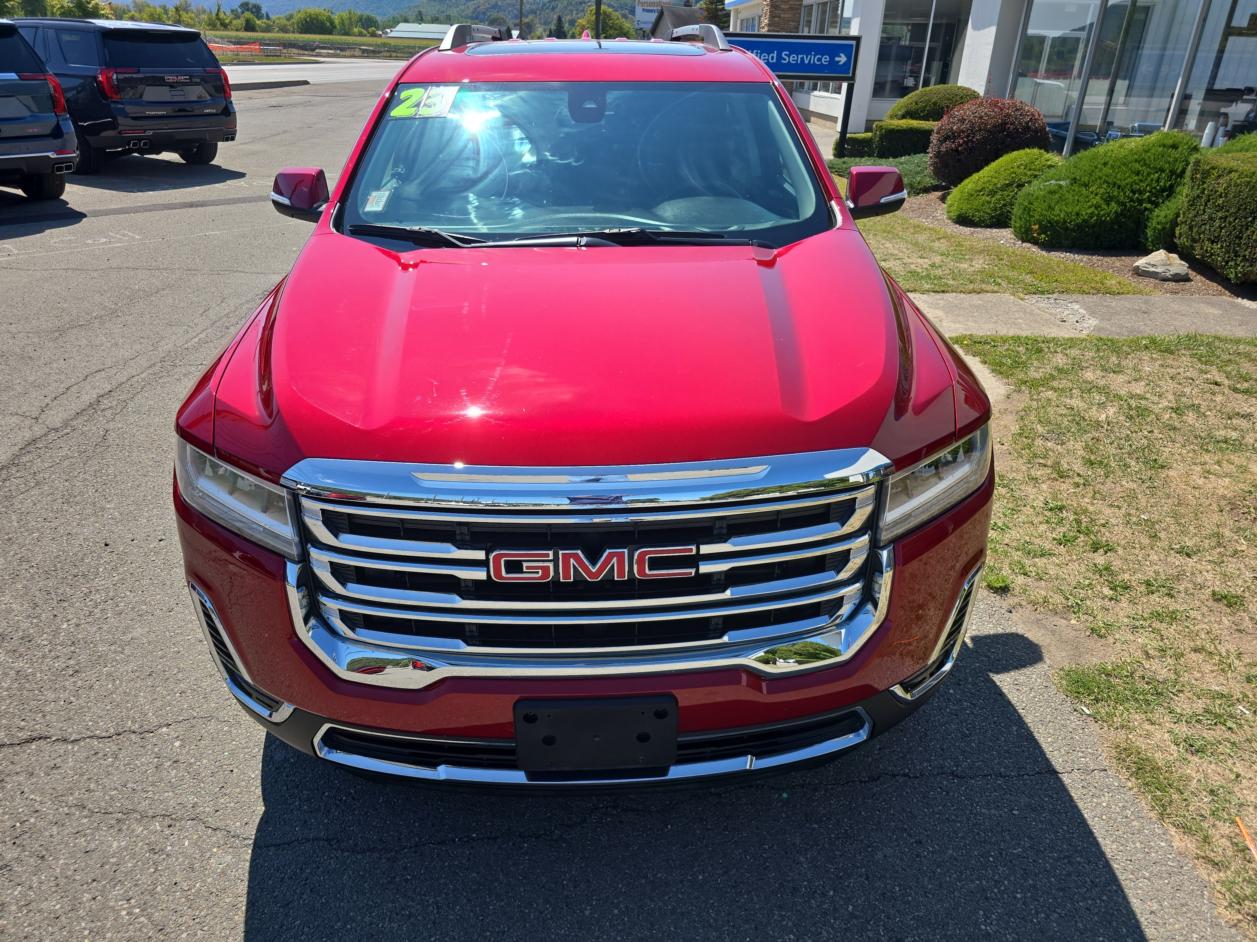 Used 2023 GMC Acadia SLE w/ Driver Convenience Package image 9