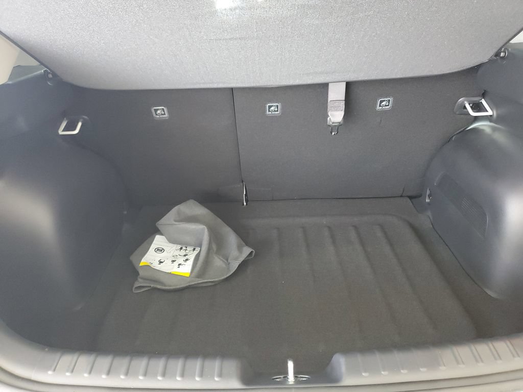 Used 2026 Kia Niro LX FWD image 9
