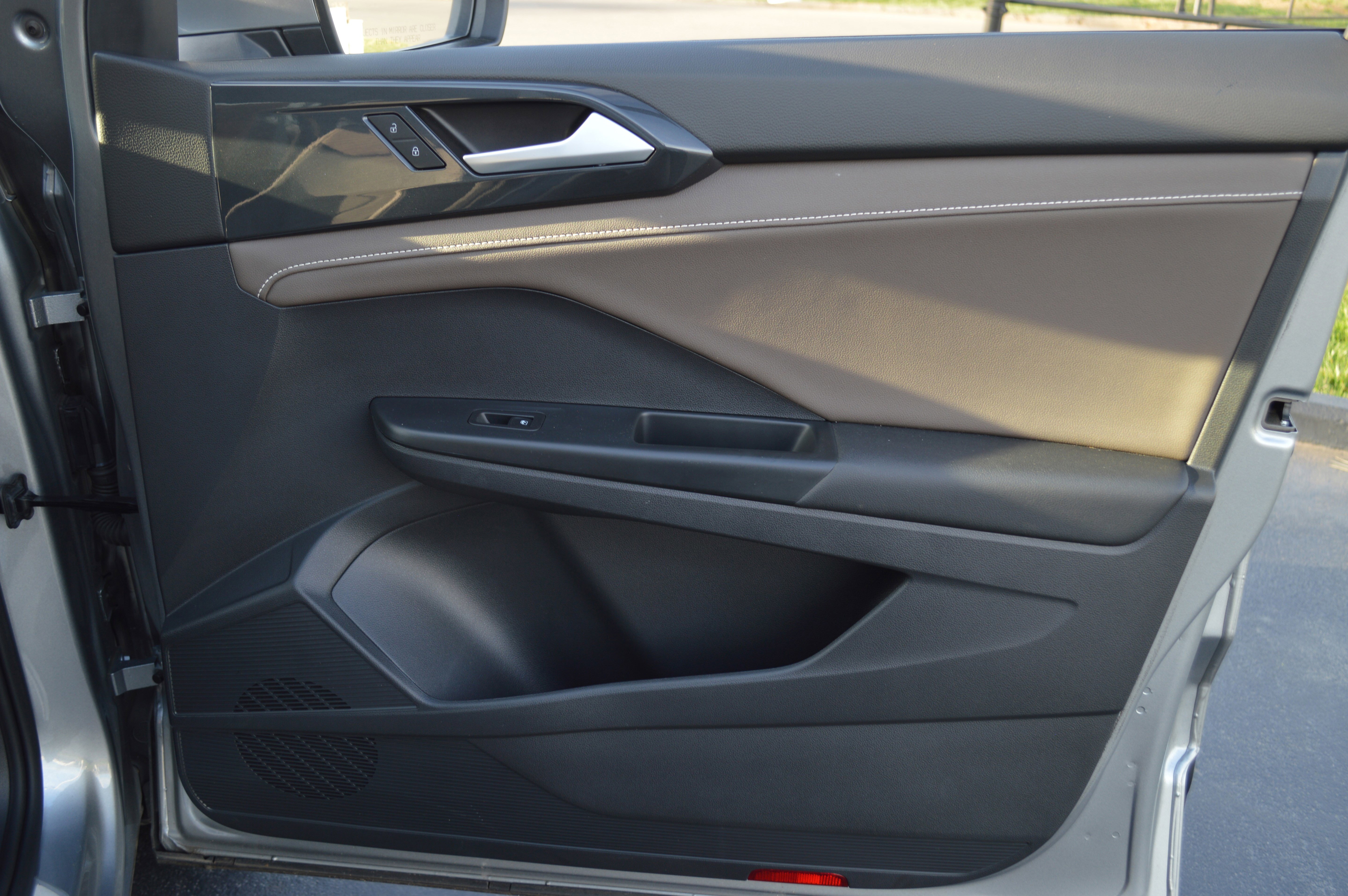 Used 2022 Volkswagen Taos SEL image 35