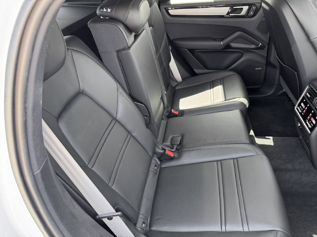 Used 2023 Porsche Cayenne Platinum Edition AWD/4WD image 29