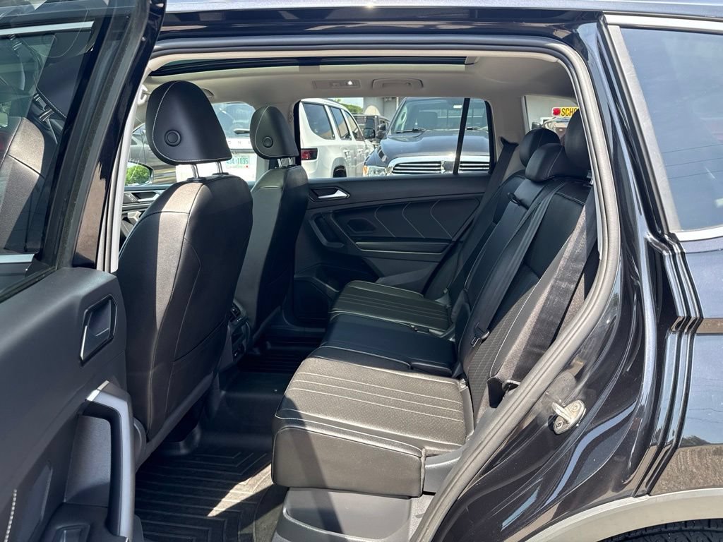 Used 2022 Volkswagen Tiguan SE w/ Panoramic Sunroof Package AWD/4WD image 24