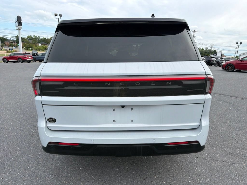 Used 2025 Lincoln Navigator L Black Label w/ Black Label Special Edition AWD/4WD image 4