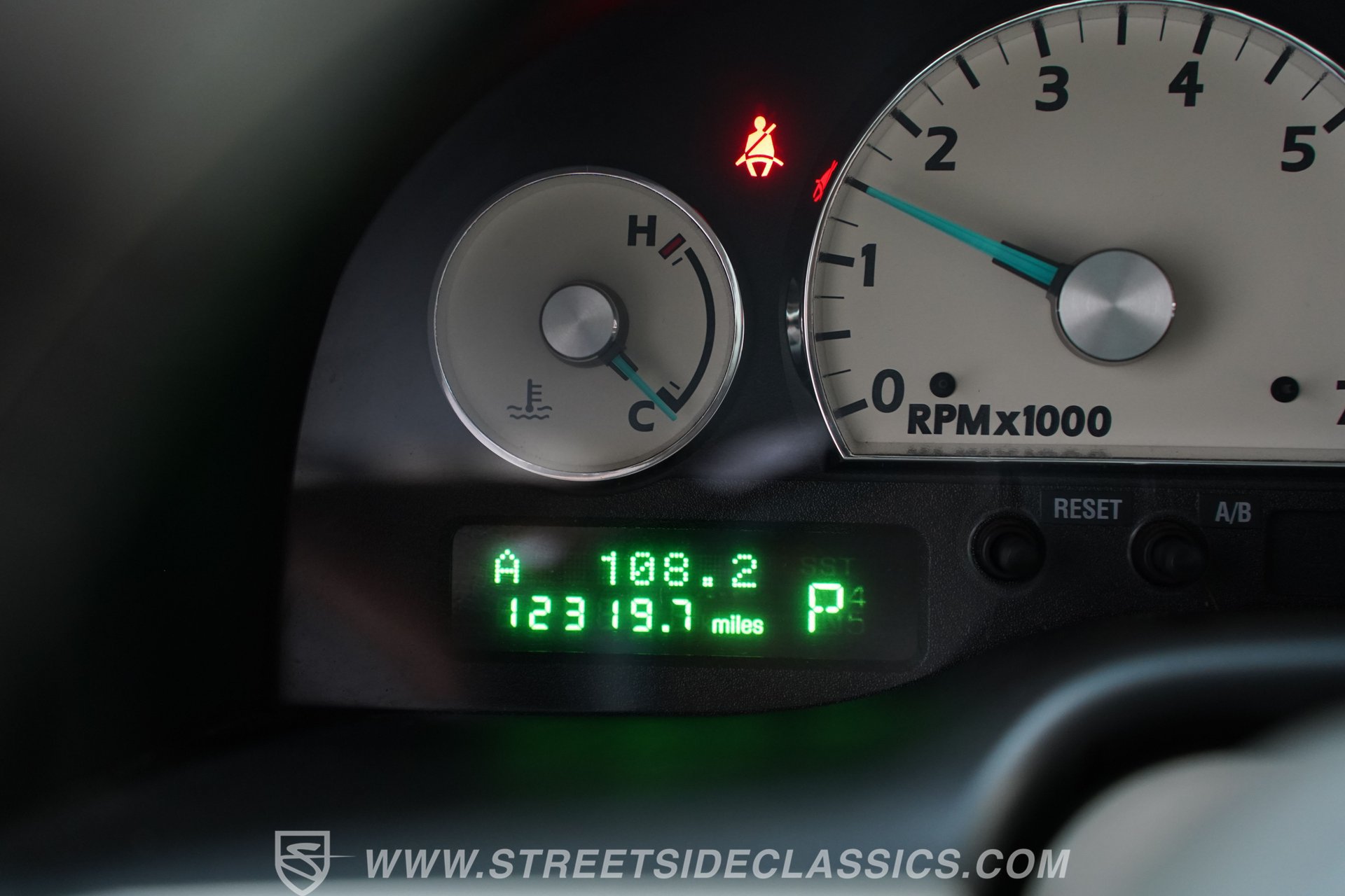 Used 2005 Ford Thunderbird 50th Anniversary RWD image 33