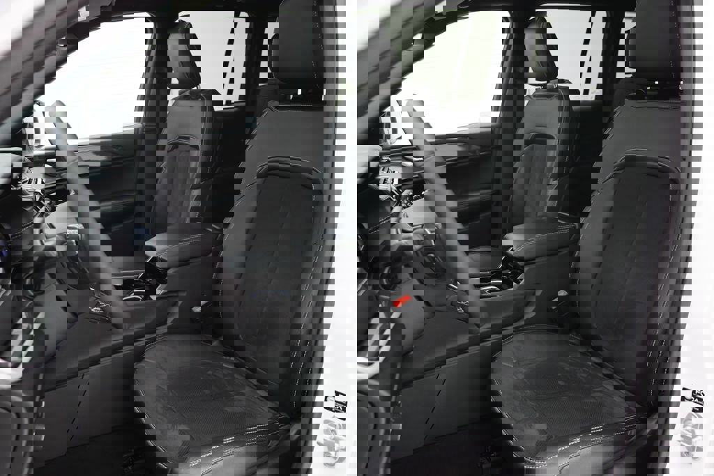 Used 2023 Jeep Grand Cherokee Altitude AWD/4WD image 15