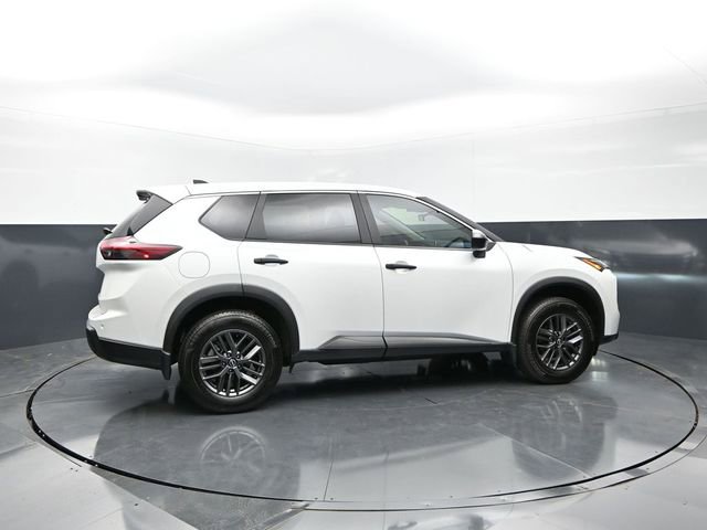 Used 2025 Nissan Rogue S FWD video 3