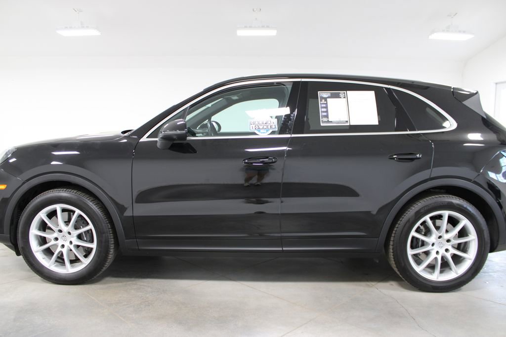 Used 2024 Porsche Cayenne AWD/4WD image 6
