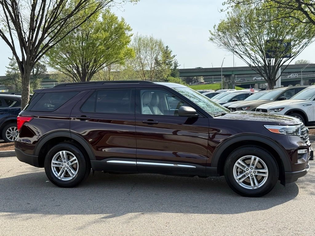 Used 2022 Ford Explorer XLT w/ Equipment Group 202A AWD/4WD image 5