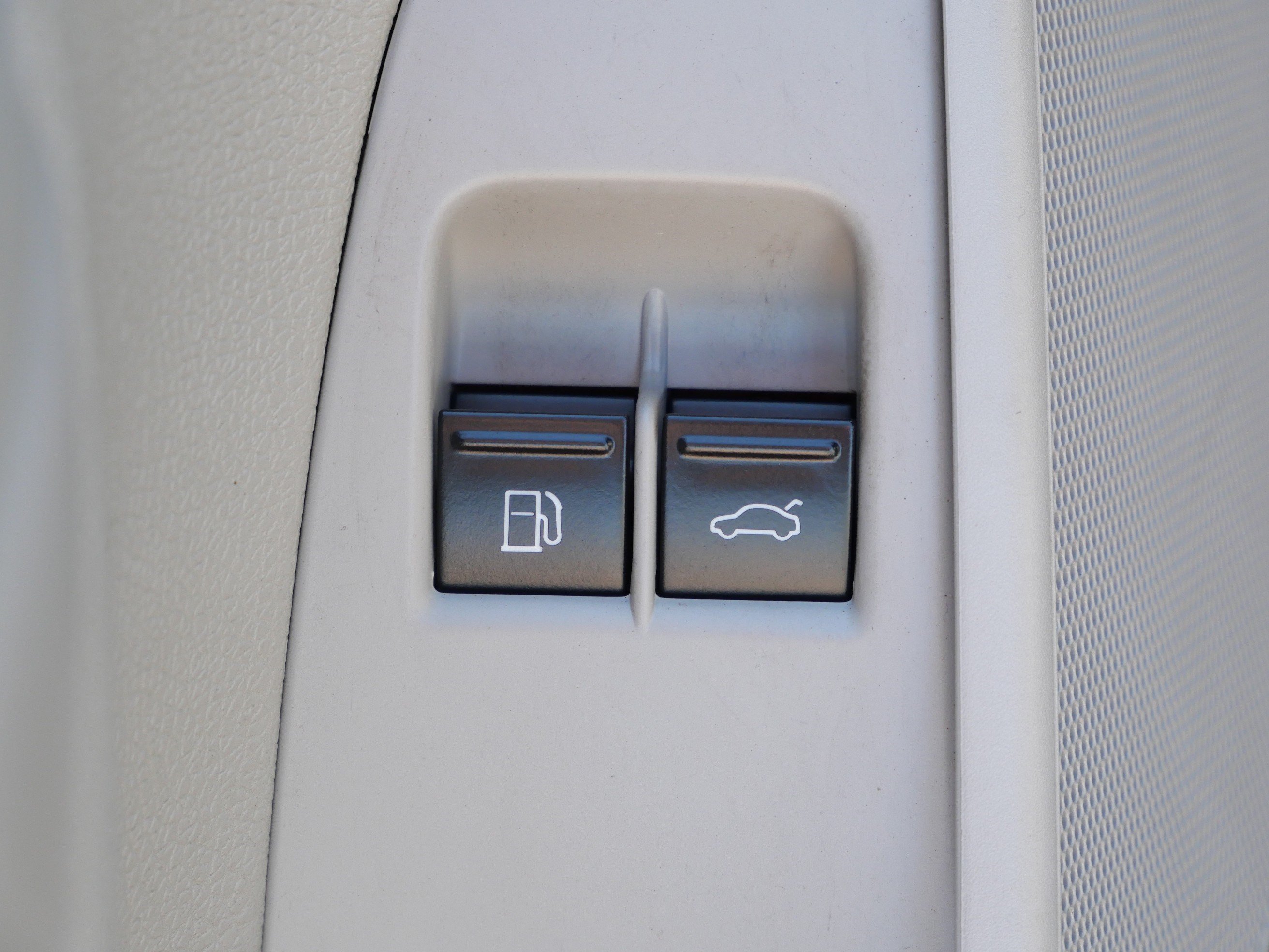Used 2010 Volkswagen Eos Komfort FWD image 19
