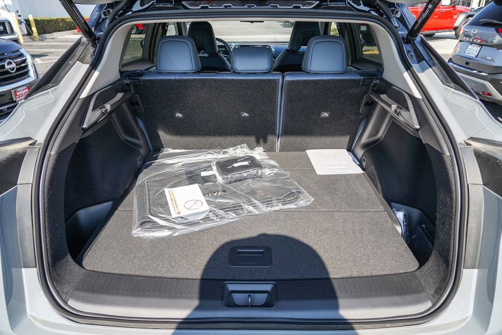 New 2025 Nissan Ariya Platinum image 13