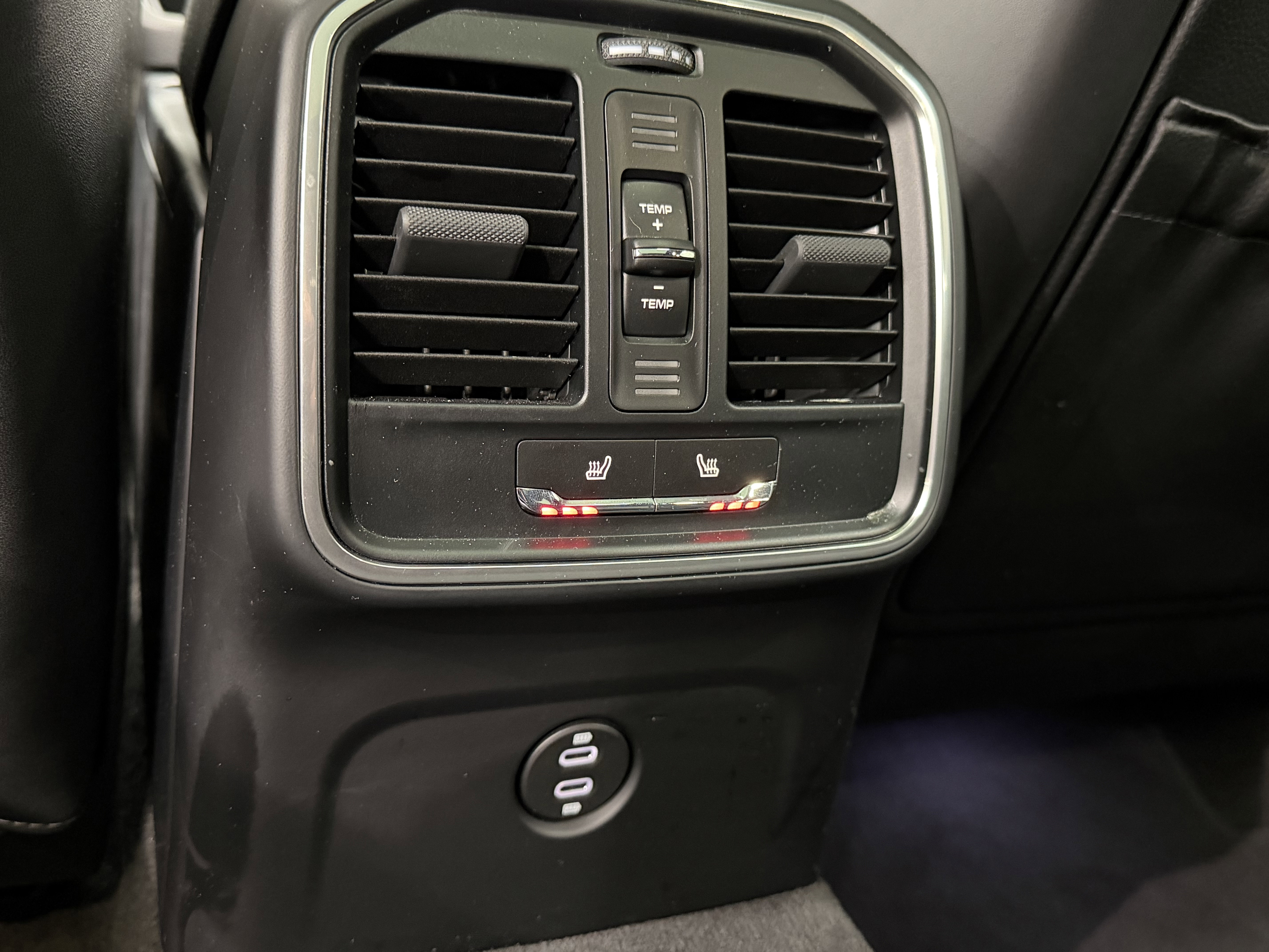 Certified 2025 Porsche Macan image 21