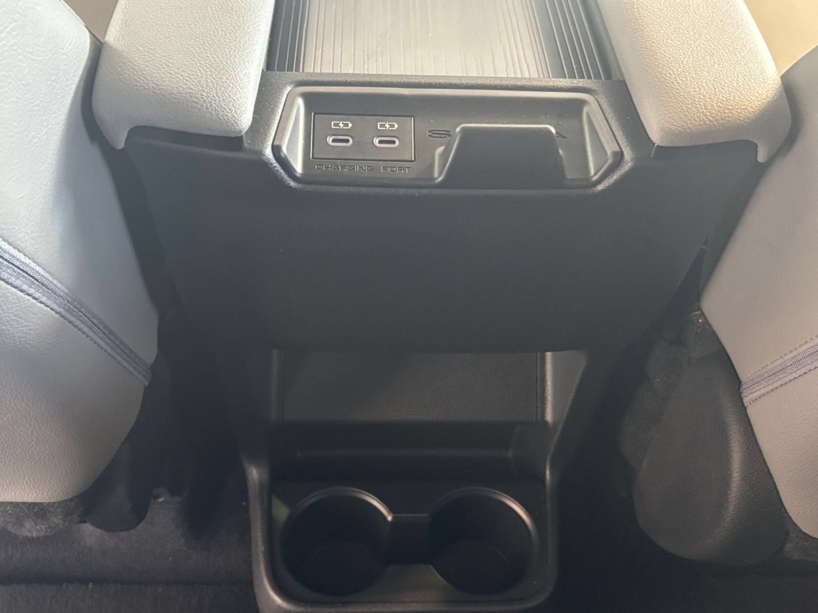 Used 2025 Toyota Sienna XLE FWD image 24