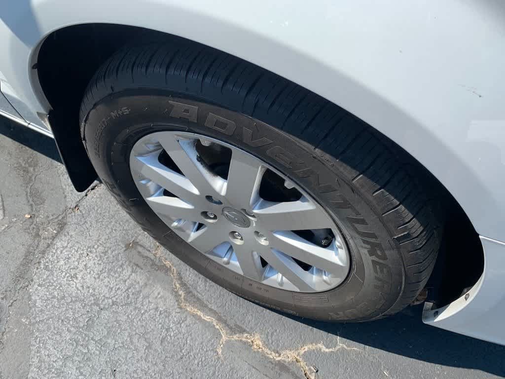 Used 2013 Chrysler Town & Country Touring FWD image 9