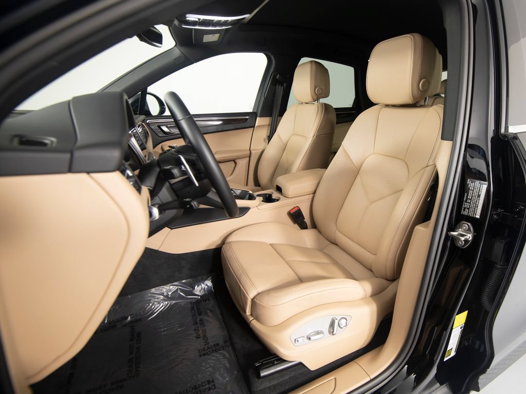 Certified 2026 Porsche Macan AWD/4WD image 17