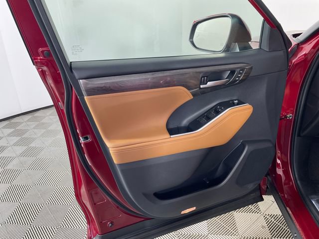 New 2026 Toyota Highlander Platinum AWD/4WD image 5