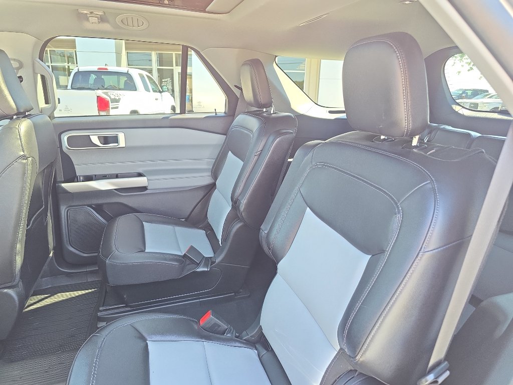 Used 2023 Ford Explorer XLT w/ Equipment Group 202A AWD/4WD image 19
