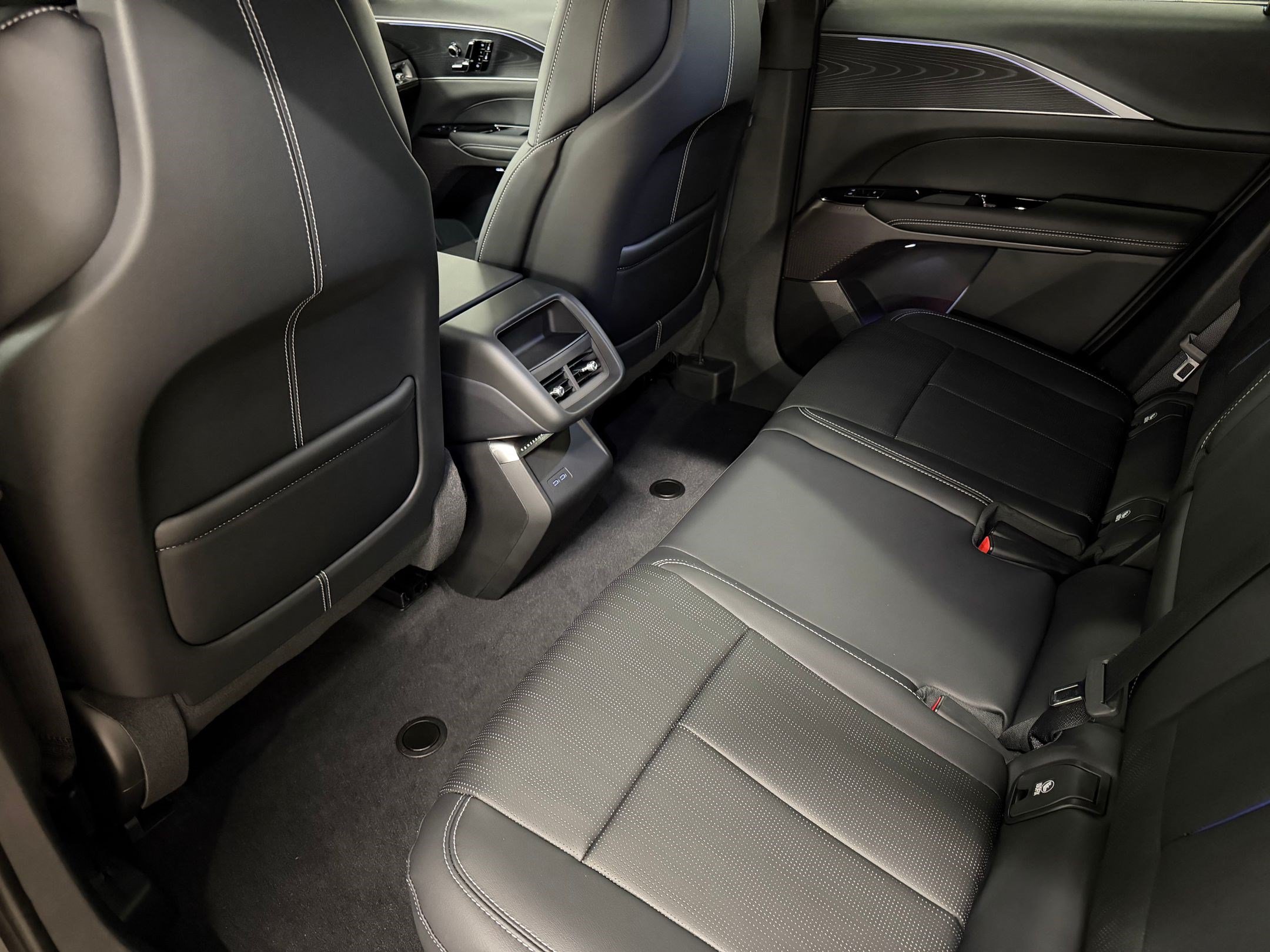 New 2026 Cadillac Lyriq Sport AWD/4WD image 23