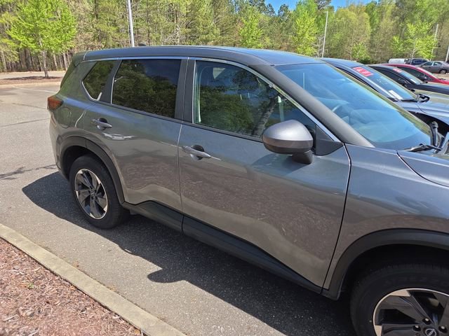 Used 2025 Nissan Rogue SV FWD image 2
