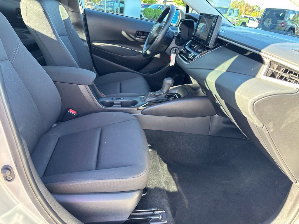 Used 2025 Toyota Corolla LE FWD image 27