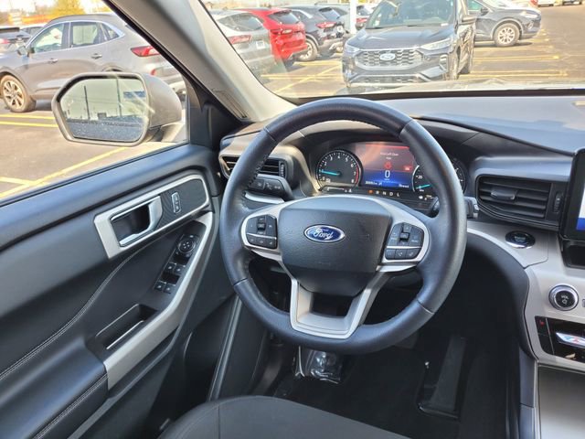Used 2024 Ford Explorer XLT AWD/4WD image 7