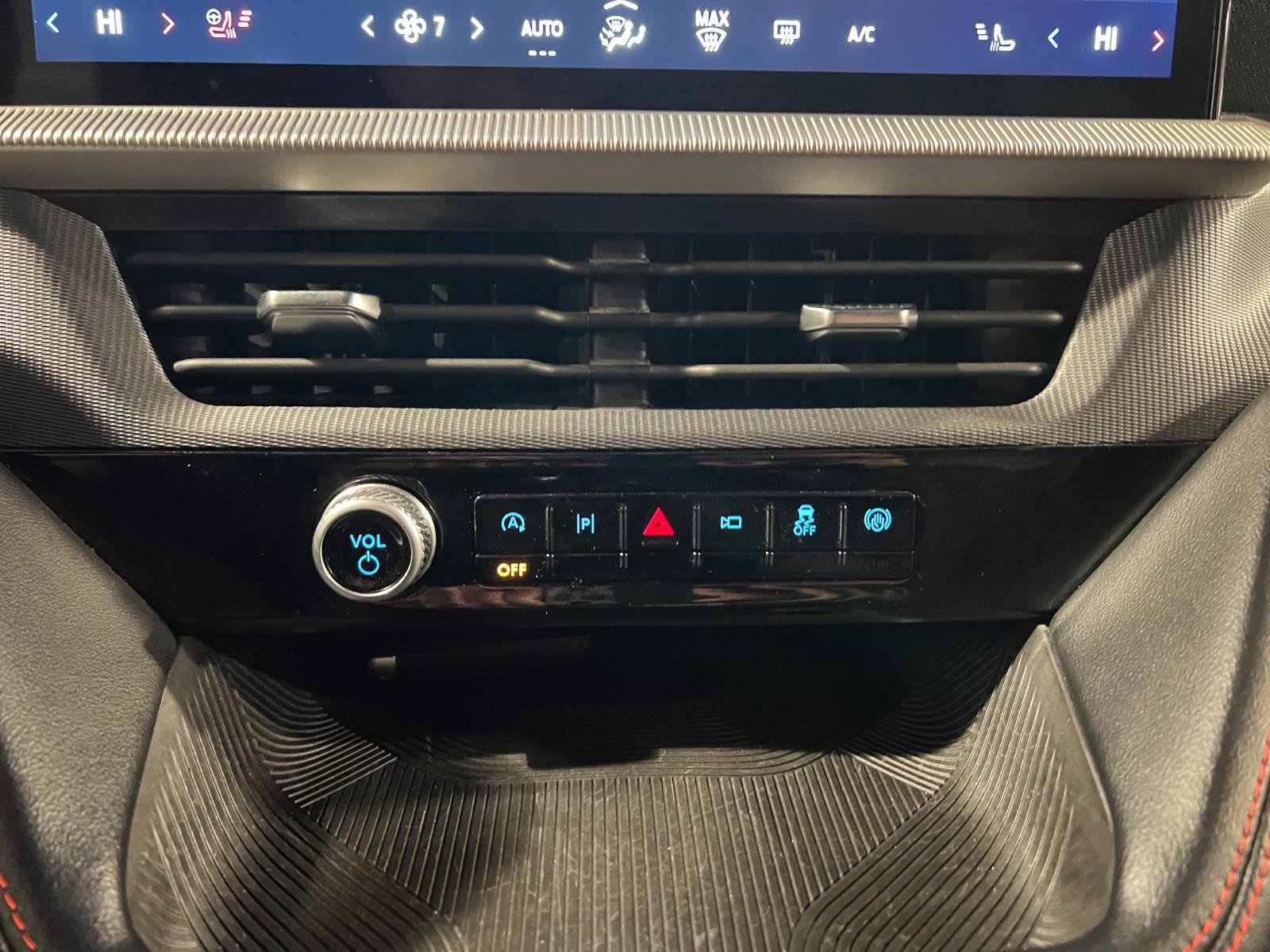 Used 2025 Ford Explorer ST-Line w/ ST-Line Street Pack image 19