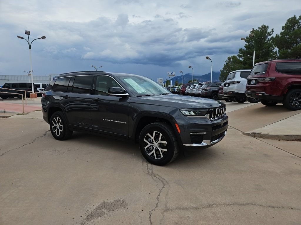 Certified 2025 Jeep Grand Cherokee L Limited w/ Luxury Tech Group II AWD/4WD image 5