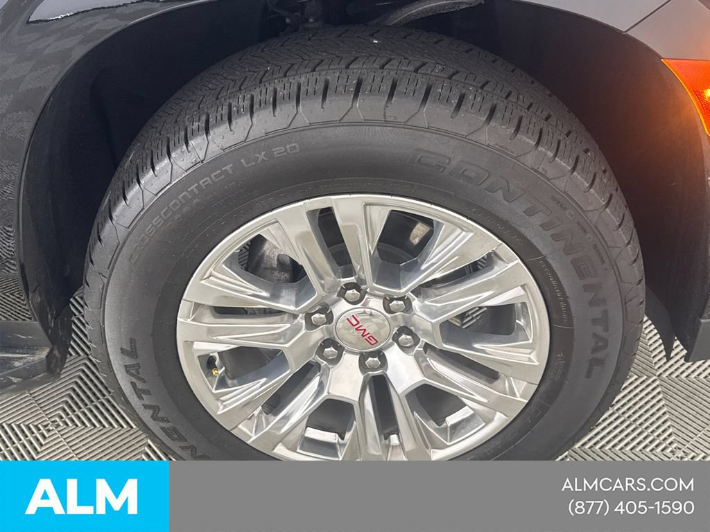 Used 2024 GMC Yukon Denali w/ Advanced Technology Package AWD/4WD image 15