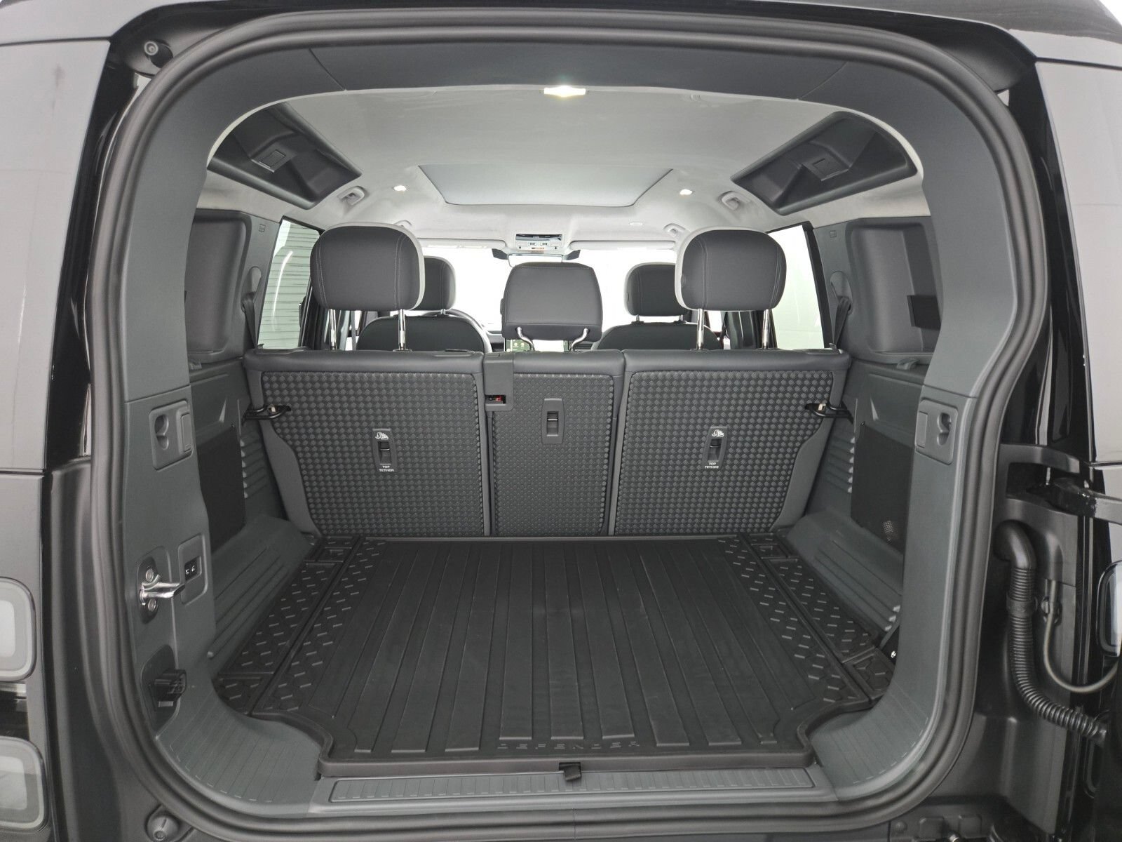 New 2026 Land Rover Defender 110 X AWD/4WD image 15