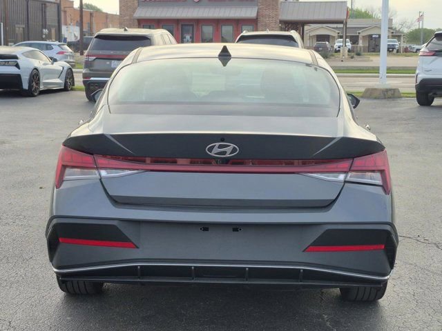 Used 2025 Hyundai Elantra SEL image 6
