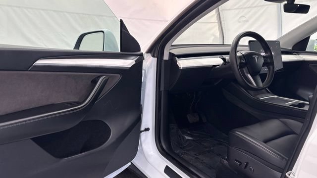Used 2023 Tesla Model Y Long Range AWD/4WD image 31