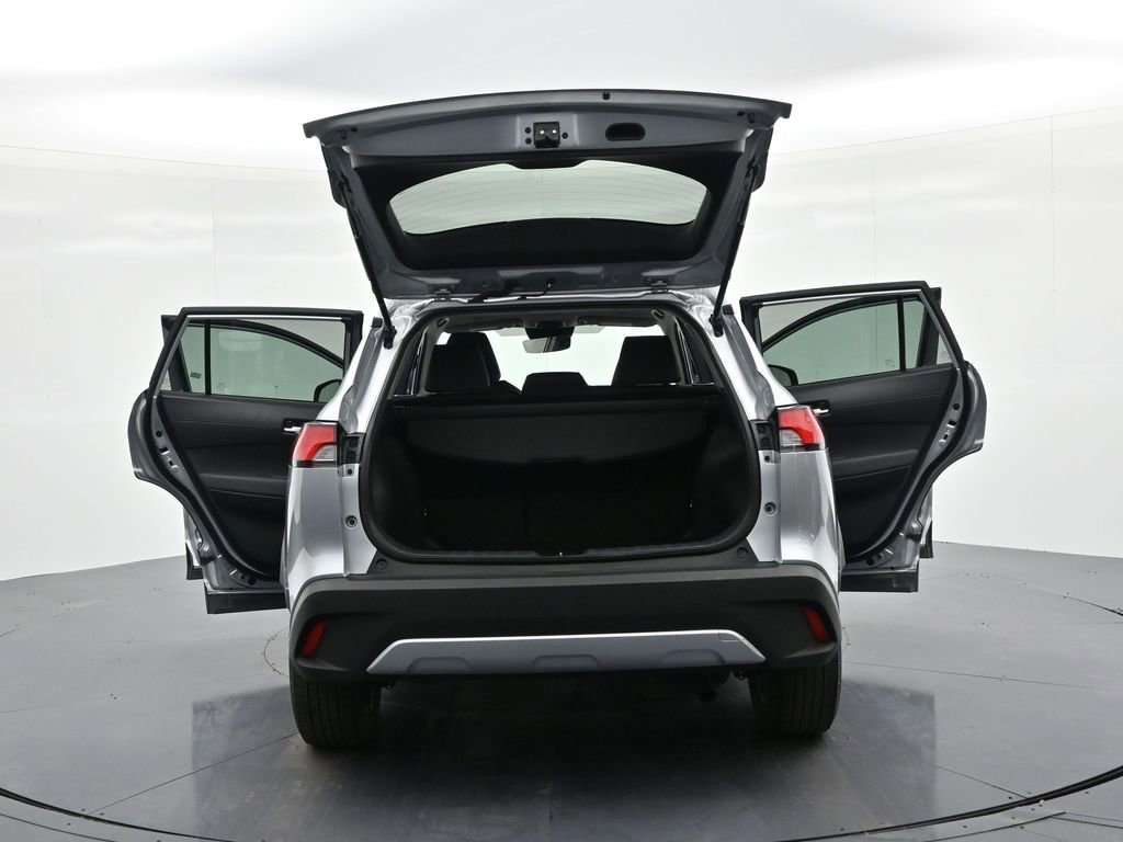 Used 2024 Toyota Corolla Cross XLE image 27