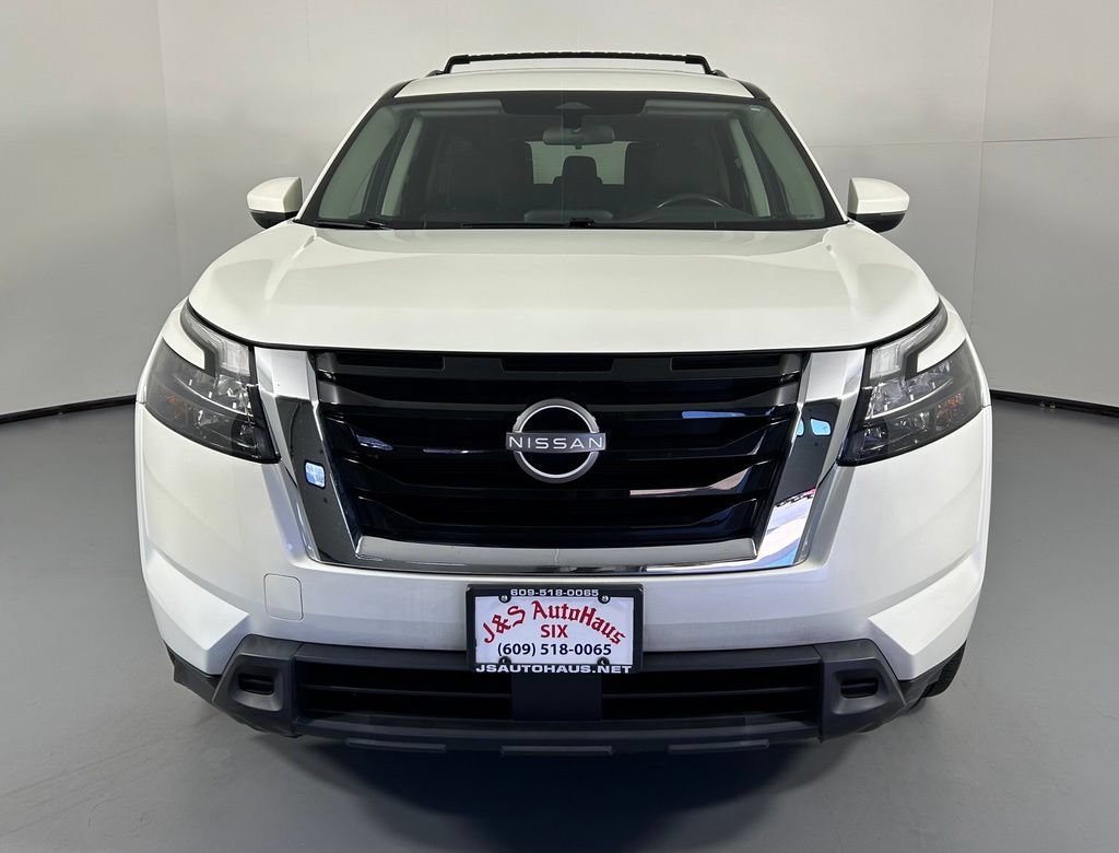 Used 2023 Nissan Pathfinder SV AWD/4WD image 2
