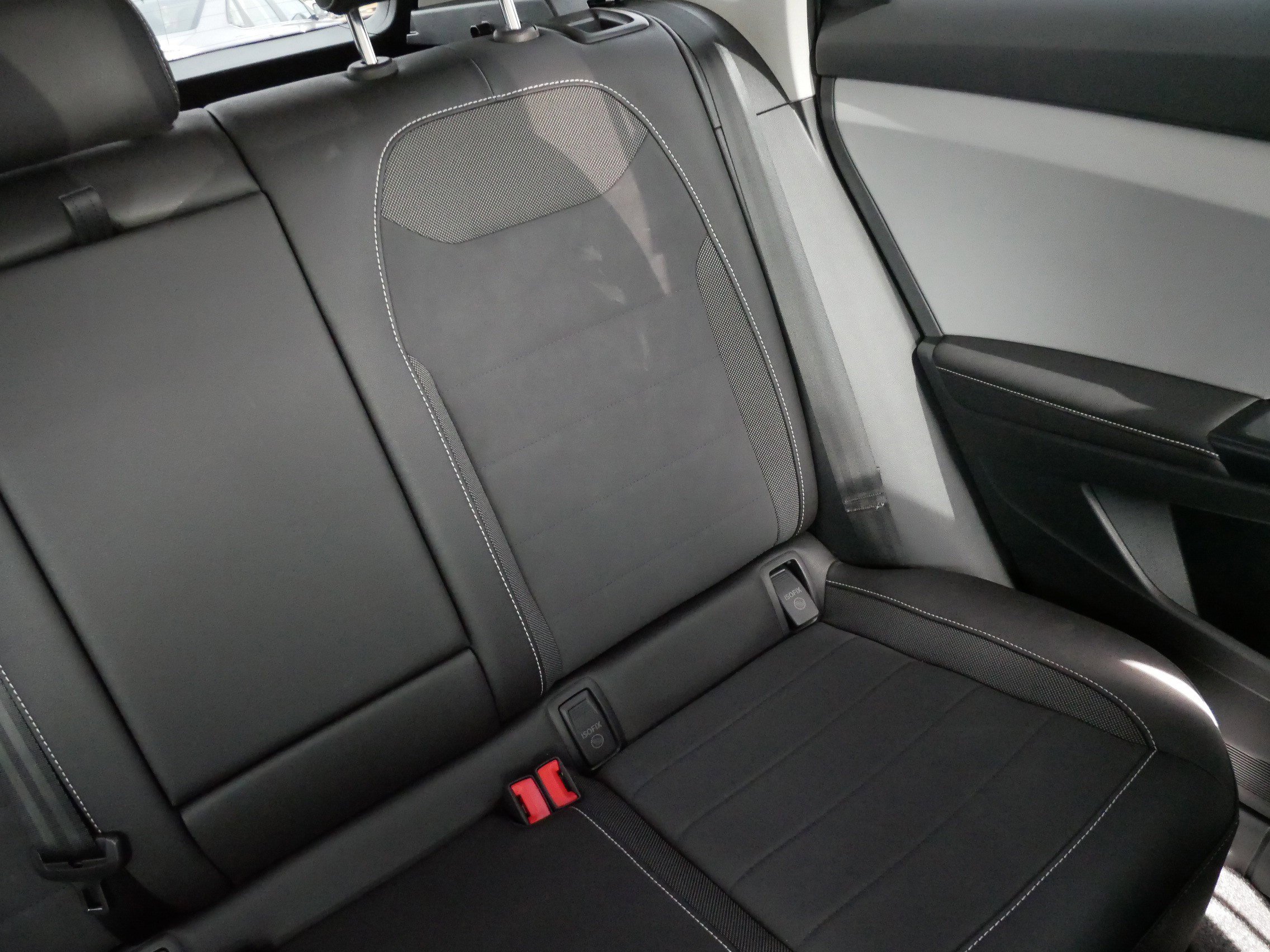 Certified 2024 Volkswagen Taos SE image 14