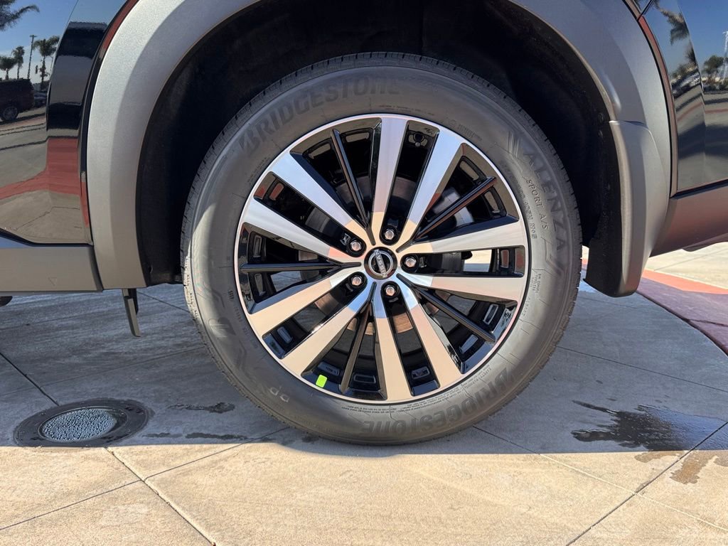 New 2025 Nissan Pathfinder Platinum image 8