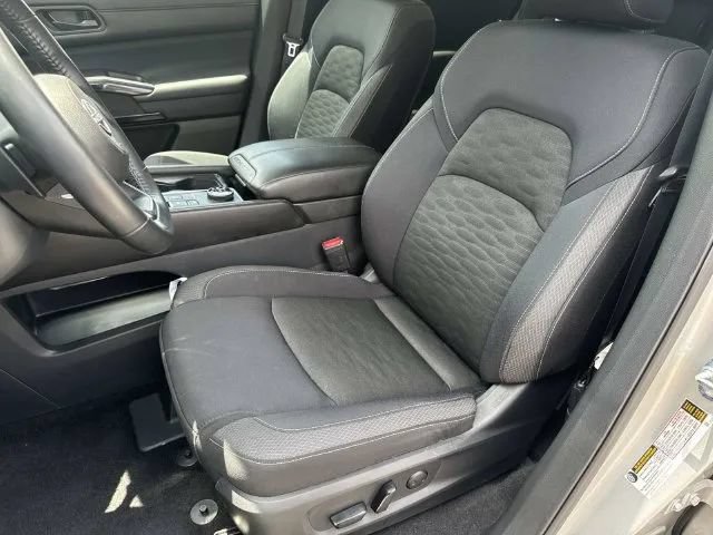 Certified 2025 Nissan Pathfinder SV AWD/4WD image 33