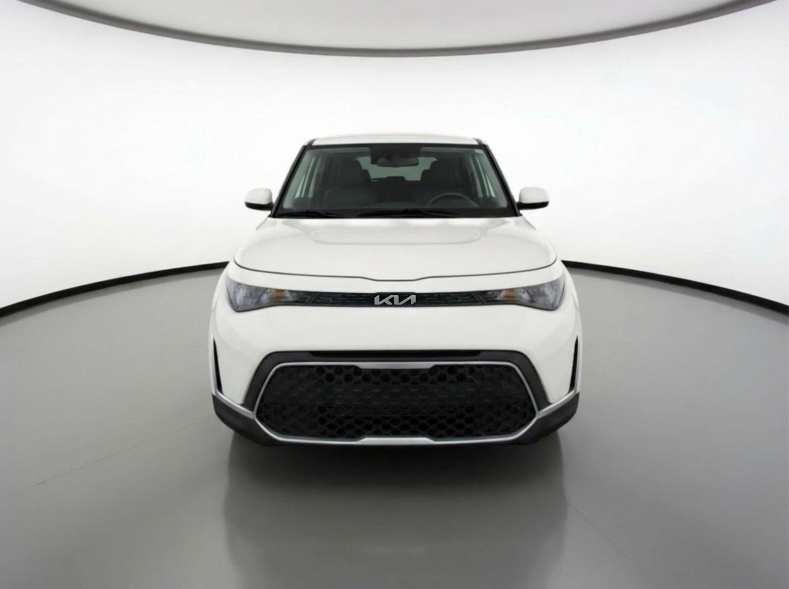 Used 2025 Kia Soul LX w/ LX Technology Package FWD image 2
