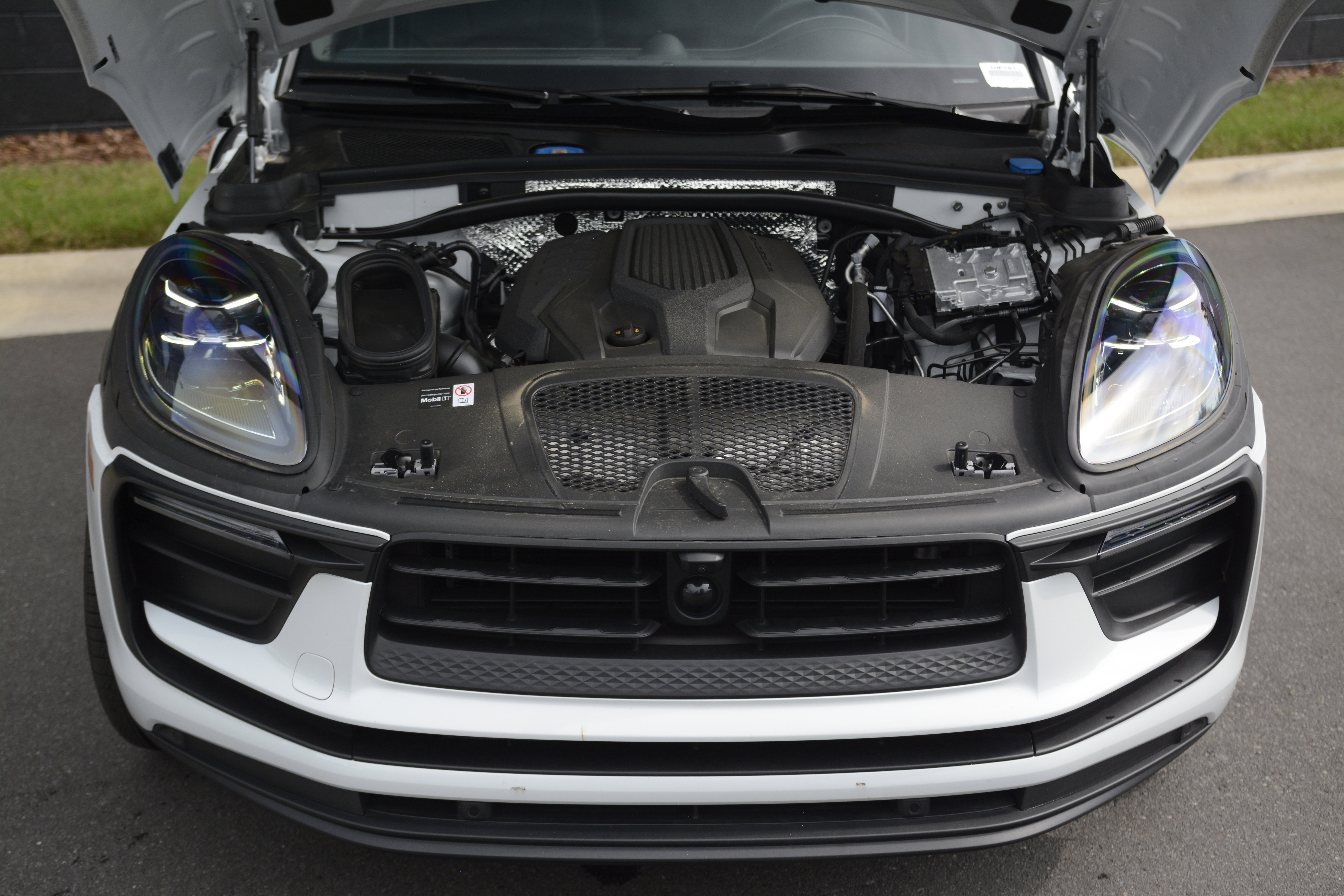 Certified 2026 Porsche Macan AWD/4WD image 36
