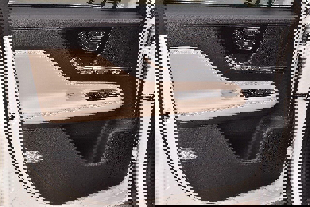 Certified 2025 Lincoln Corsair Reserve image 35