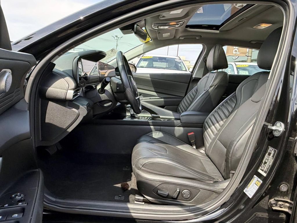 Used 2023 Hyundai Elantra Limited w/ Cargo Package FWD image 8