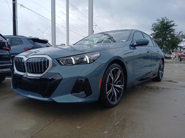 New 2026 BMW 530i w/ M Sport Package RWD image 3