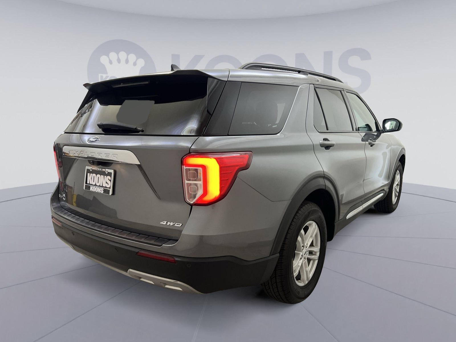 Used 2023 Ford Explorer XLT w/ Equipment Group 202A AWD/4WD image 8
