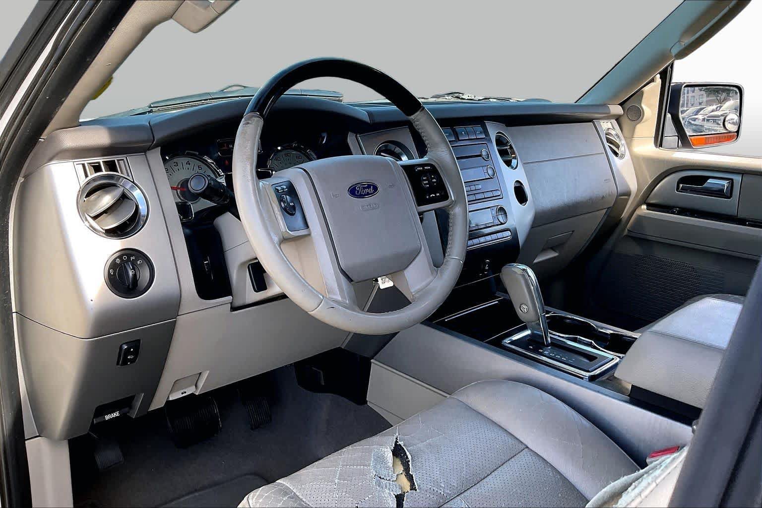 Used 2011 Ford Expedition Limited RWD image 15