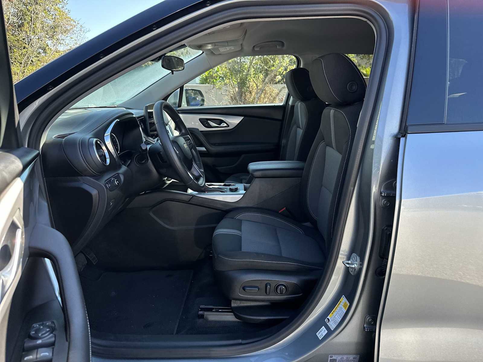 Certified 2025 Chevrolet Blazer LT image 2