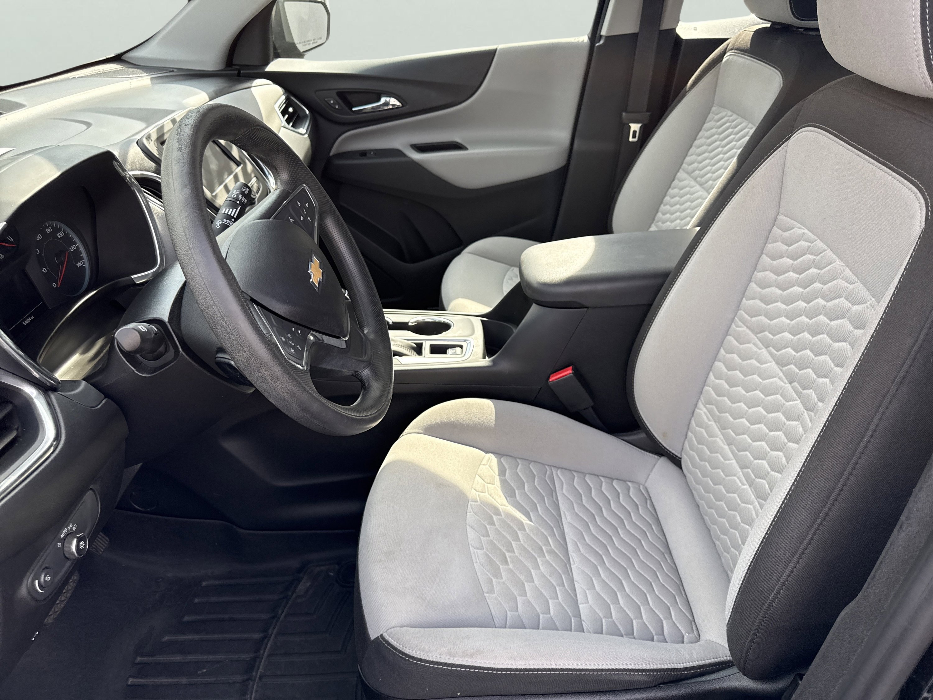 Used 2020 Chevrolet Equinox LS image 15