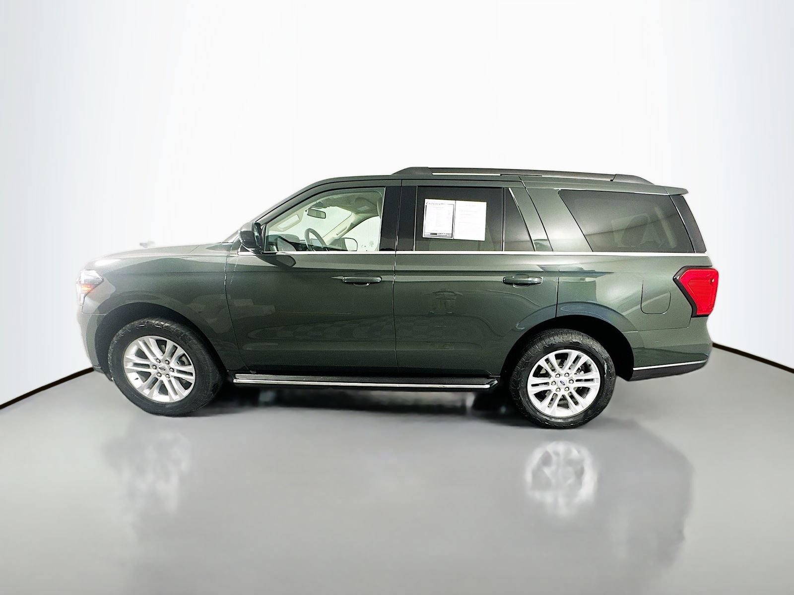 Used 2022 Ford Expedition XLT AWD/4WD image 4
