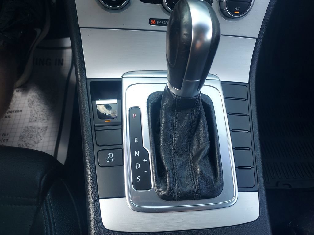 Used 2013 Volkswagen CC R-Line FWD image 16