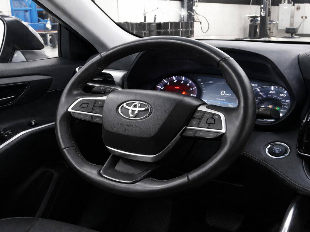 Used 2023 Toyota Highlander LE FWD image 17