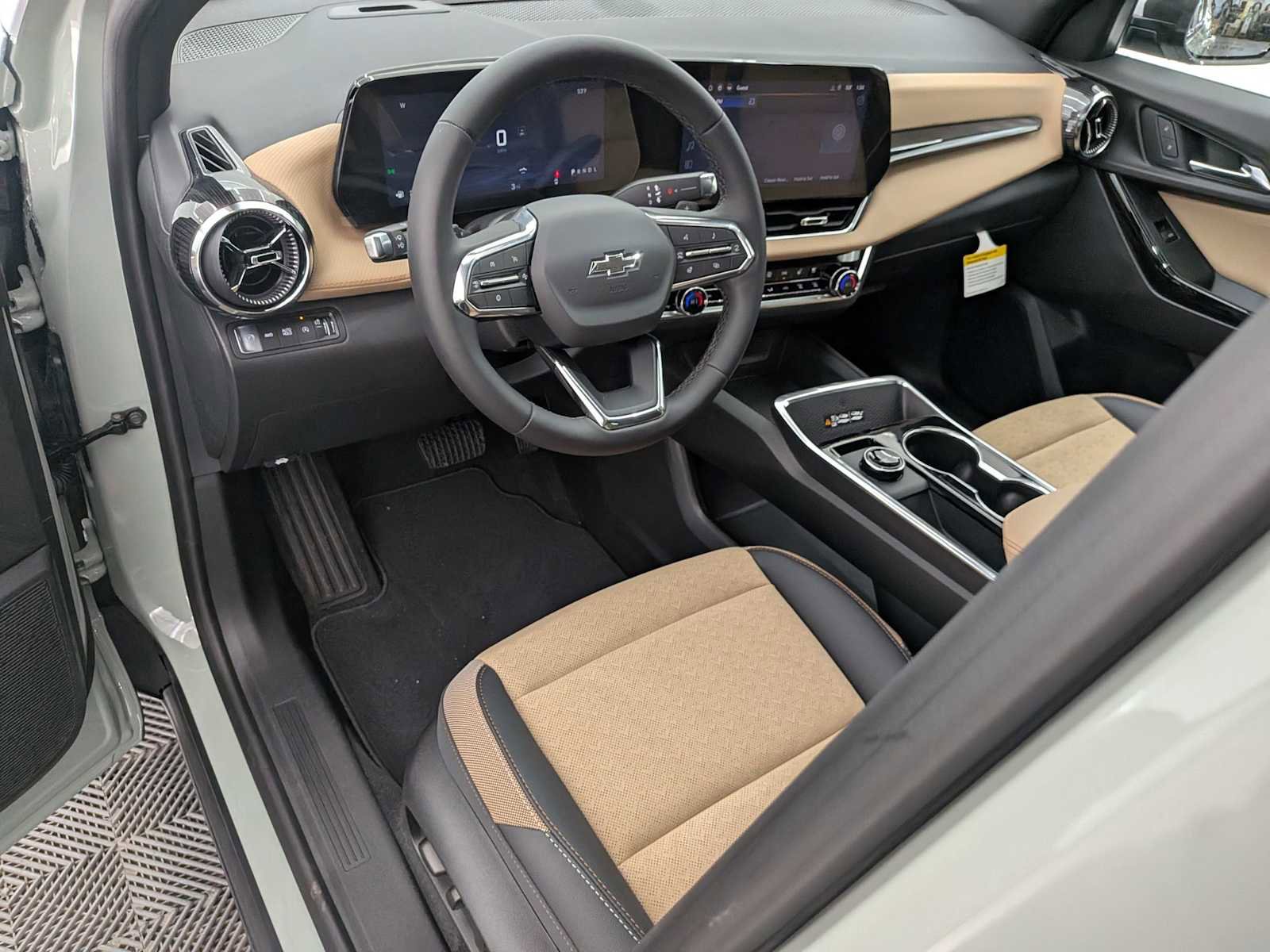 New 2026 Chevrolet Equinox ACTIV w/ Convenience Package III image 2